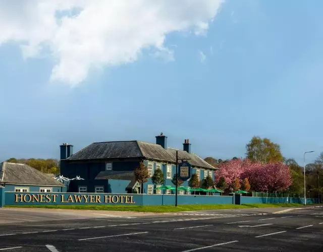 Honest Lawyer Hotel