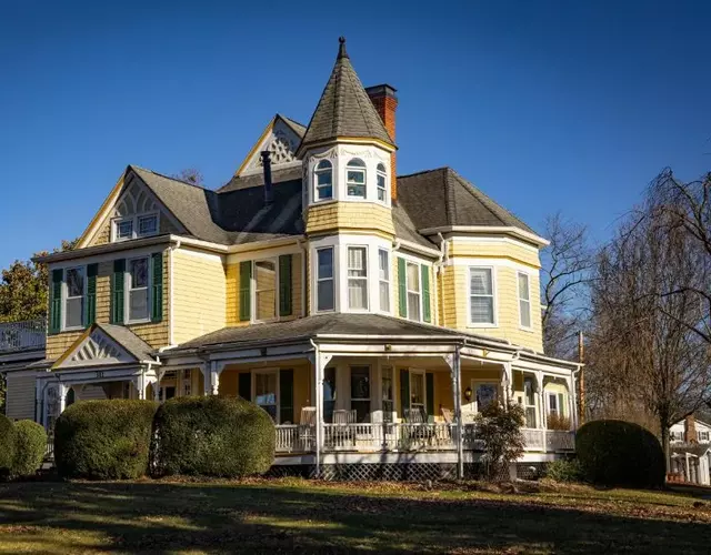 The Oaks Victorian Inn