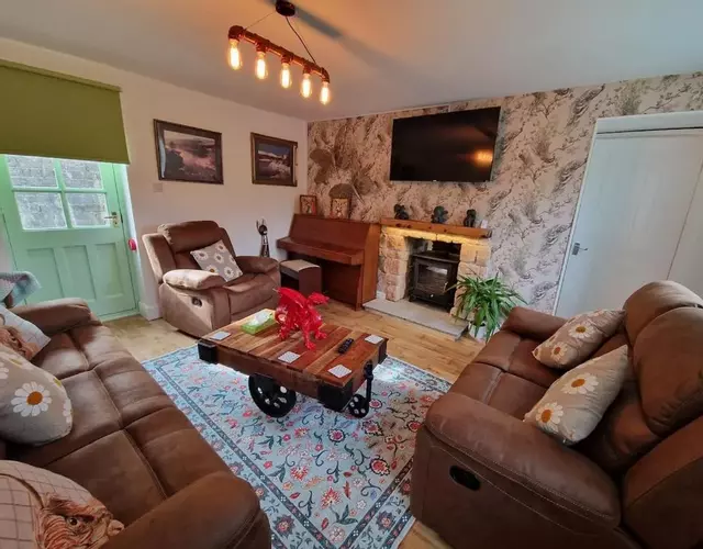 Brecon Beacons Escape, 3 bedroom, Sleeps 8 with Log Burner