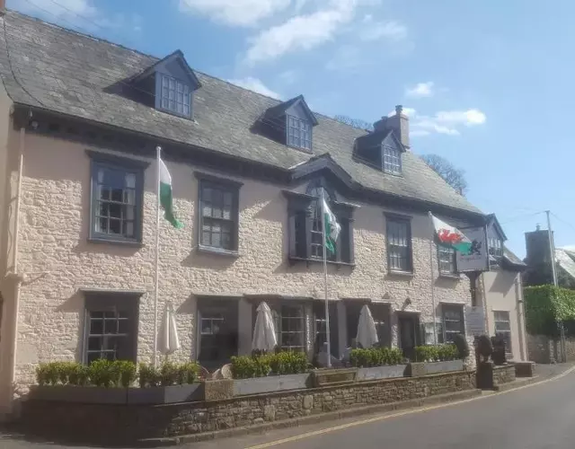 Dragon Inn