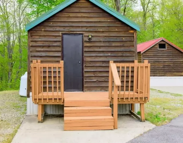 Charming Log Cabin in Bloomington