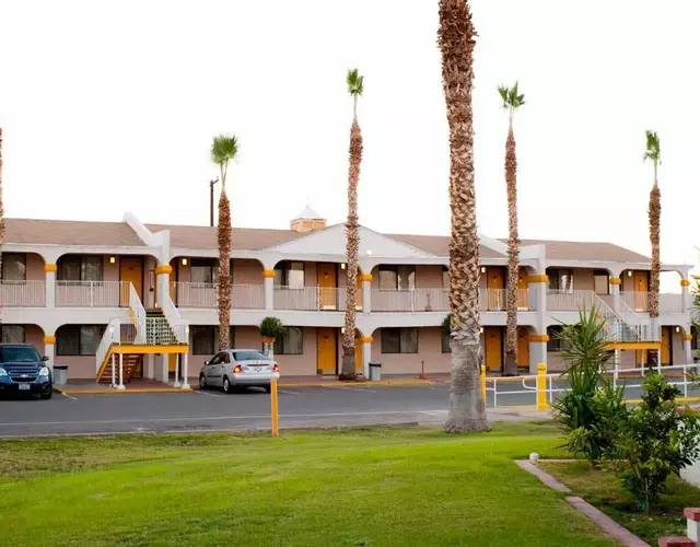 Emerald Inn & Lounge