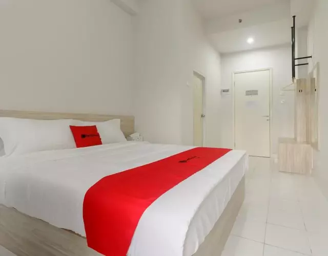 RedDoorz Apartment @ Dramaga Tower