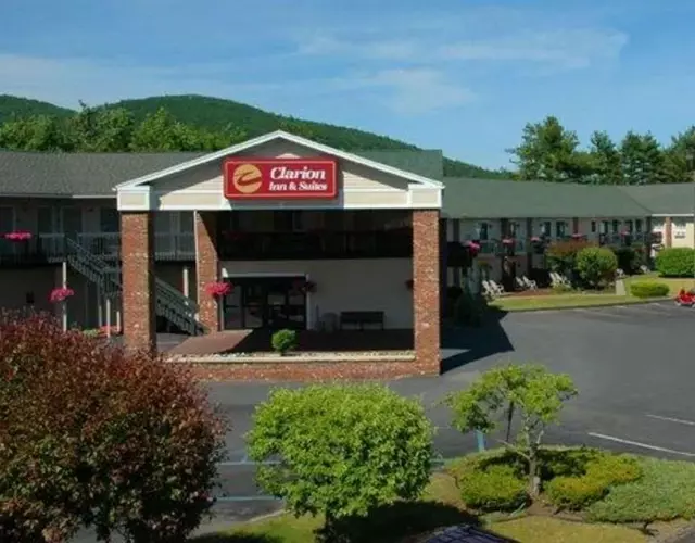 Clarion Inn & Suites at the Outlets of Lake George