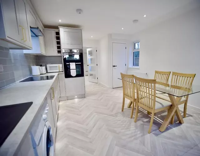 Ideal Lodgings in Radcliffe