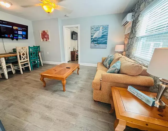 Manatee Spacious Updated On River 1 Mi to Beach Kit W&D