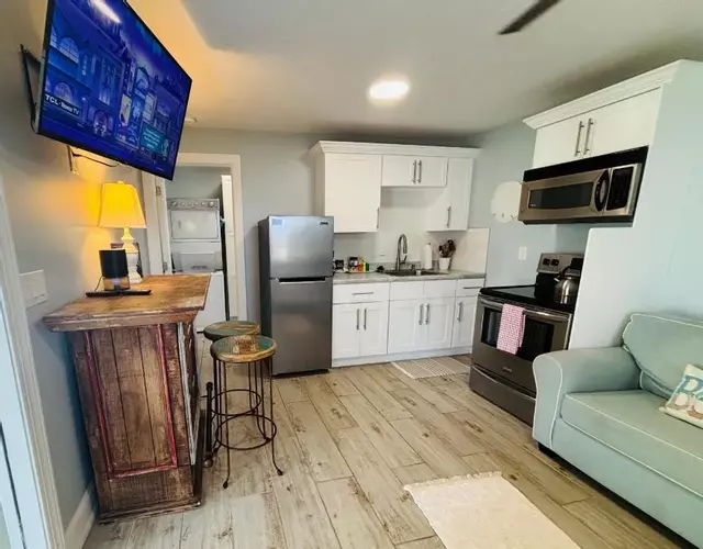 Seahorse - Tiny Home 1.2 Mi, 2 Beach Kitchen W & D Queen Bed