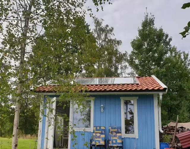 Gäststuga i vacker natur, bastu, bubbelpool sommartid och gratis parkering nära Ulricehamn och Lassalyckan, guesthouse with nice view with sauna and free parking close to Dalsjöfors and fishing