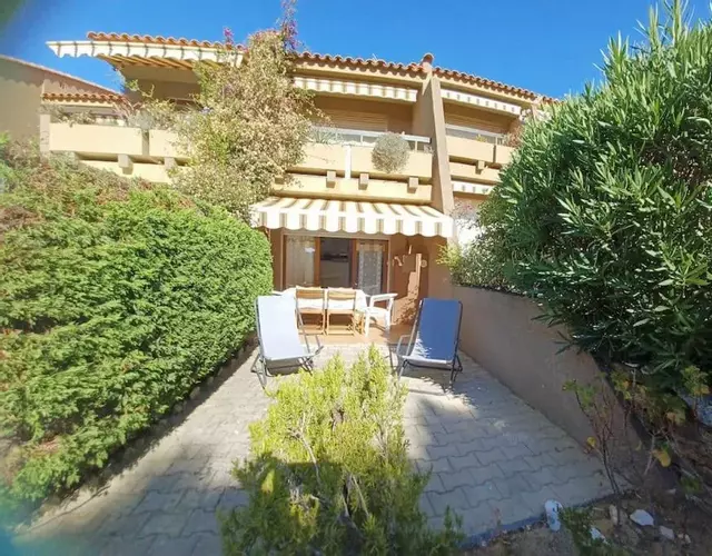 A few steps from the beach, very comfortable