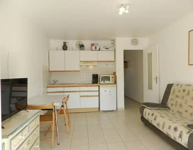 Appartement T2 avec Terrasse, 150m Plage, Parking Privatif – Bormes-les-Mimosas - FR-1-251-740