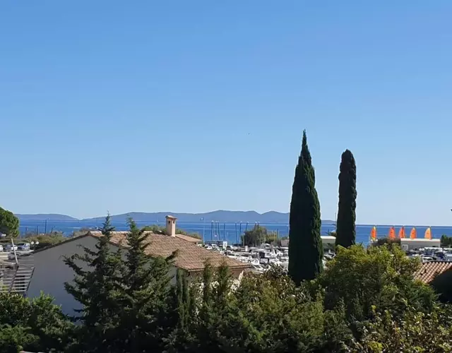 Studio Mezzanine vue port et mer