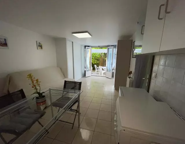 STUDIO PIED DANS L EAU