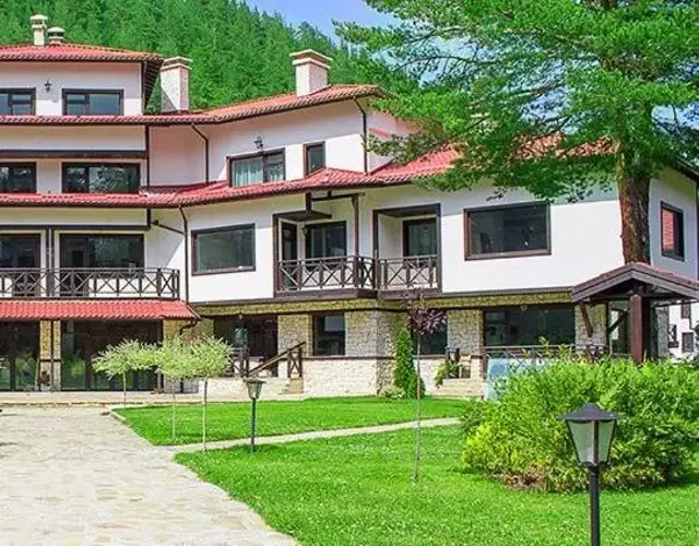 Everwood Hotel & Restaurant