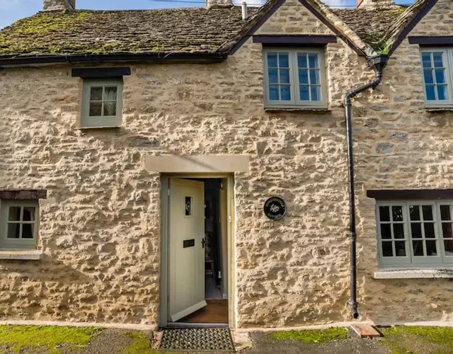 Charming Cottage in Cotswolds Riverside Village
