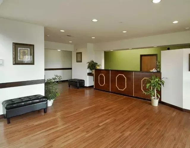 Super 8 by Wyndham Bowling Green North