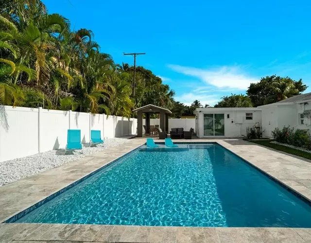 Modern 1 bedroom Vacation apartment with Pool C