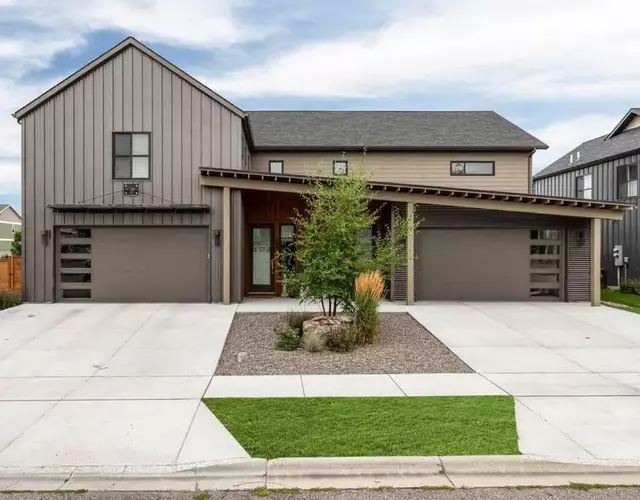 Luxury Townhome on the Park with Bridger Mtn Views