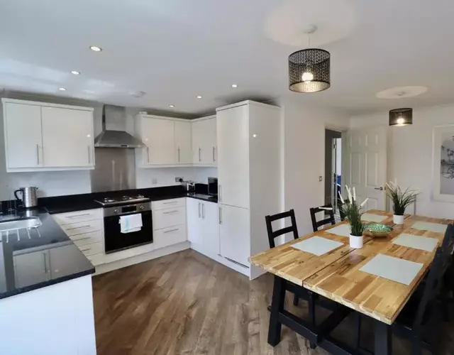 Ascot Four Bedroom House With Garden