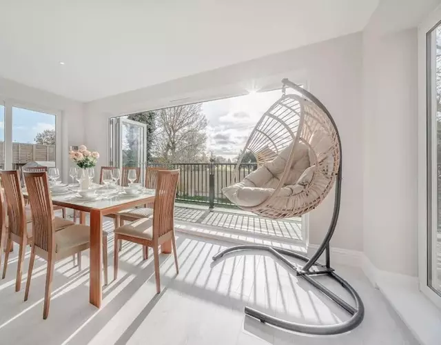 Luxury new build 5-Bed Bungalow-Long Stay Offer