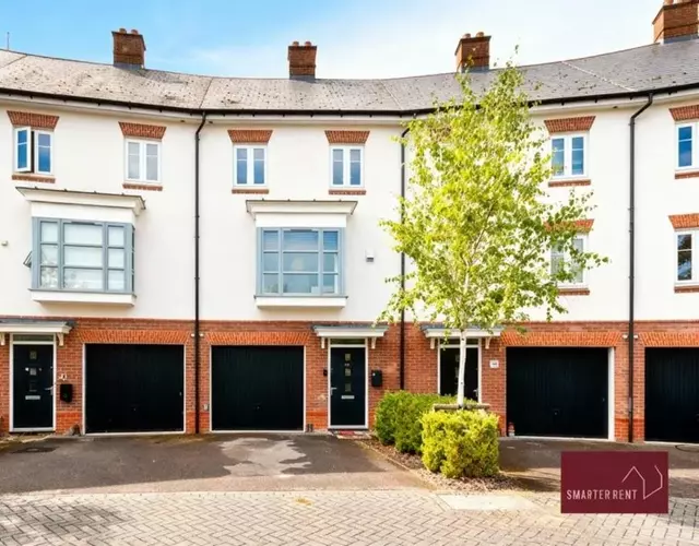 Wokingham - Three Bed House - Garden