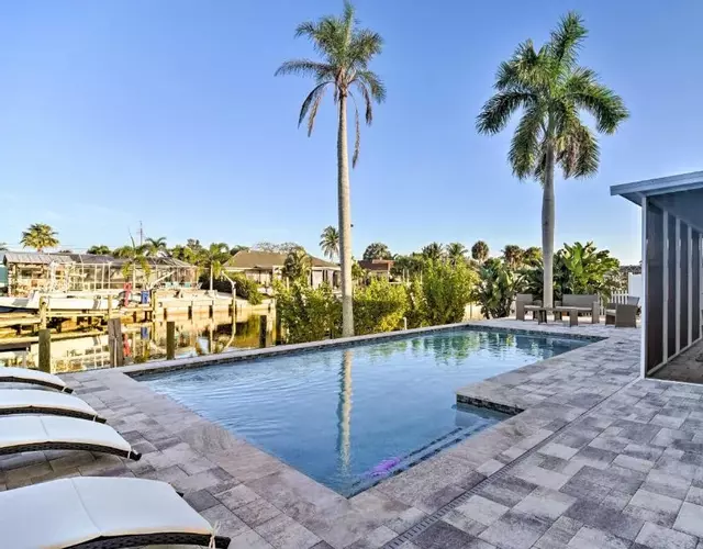 Beach House with Pool 3 Mi to Anna Maria Island!