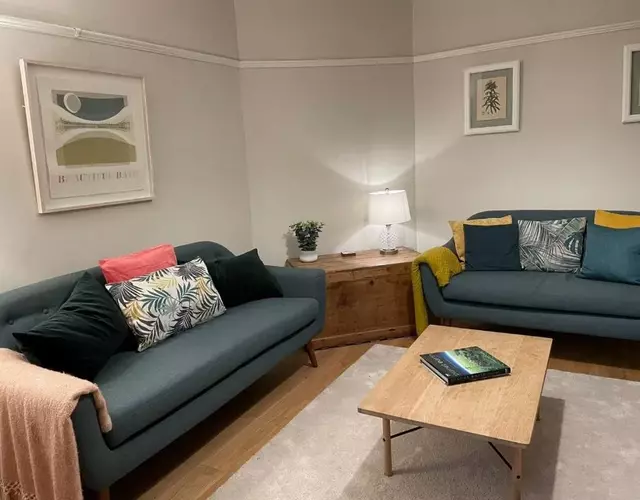 No 12 - Stylish & homely 3 bed with parking close to city centre