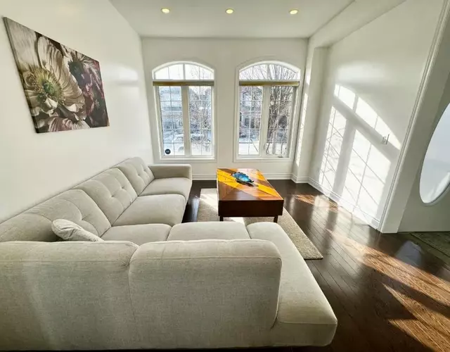 3500 SqFt - Modern and Comfort - 4 BDRM Getaway - Relax - Unwind - Explore - Near Airport & Toronto Downtown