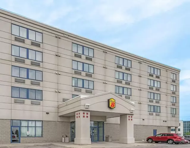 Super 8 by Wyndham Mississauga