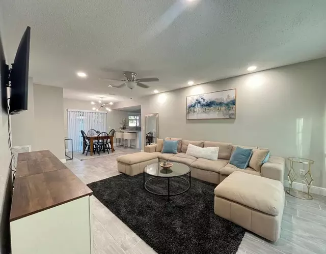 Cozy Home in Valrico, 20 mins from Busch Gardens