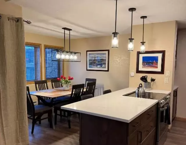 Cozy 2BDR with Stunning Location Near Town and Lifts
