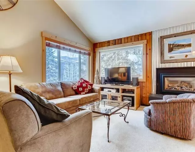 Timbernest Condo 2 BDR Walk to Downtown and Lift