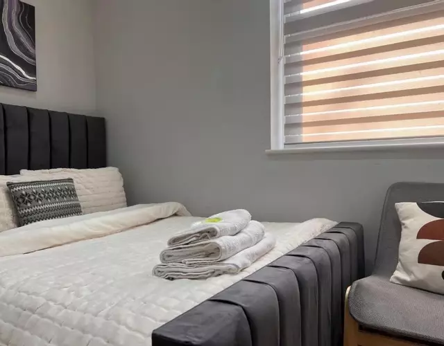 MJ Serviced apartment - West London