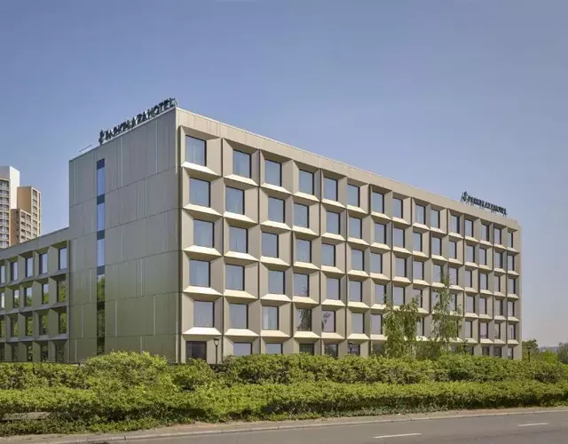 Park Plaza London, Park Royal