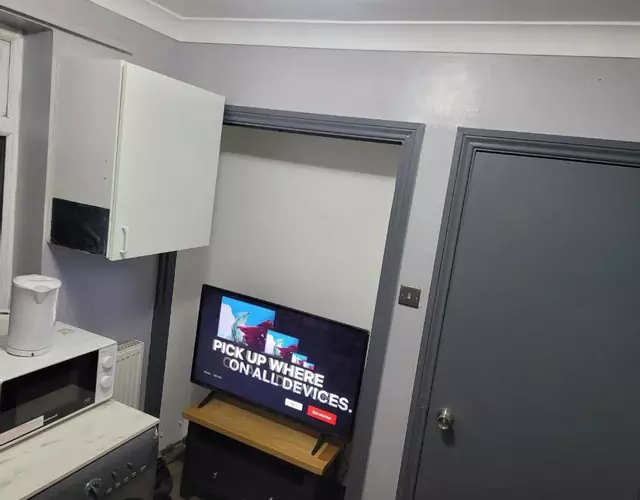 Sleek 2 bedroom flat-sleeps up to 5 guest