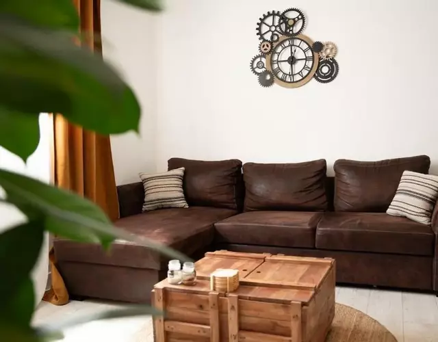 bright modern, near center and 10 min from beaches