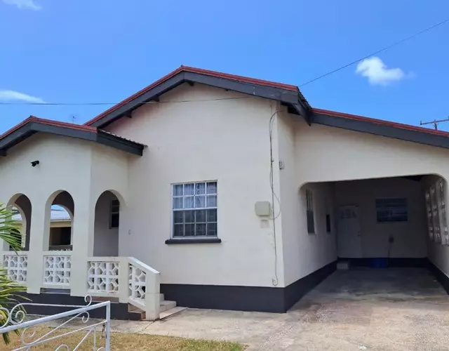 Lovely 3-bedroom house located near Oistins, close to beaches and Golf course