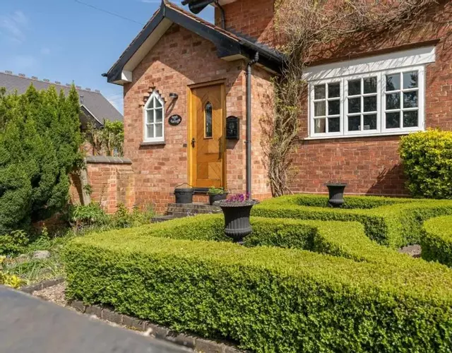 Beautiful Country Cottage for up to 8 in Wolverhampton