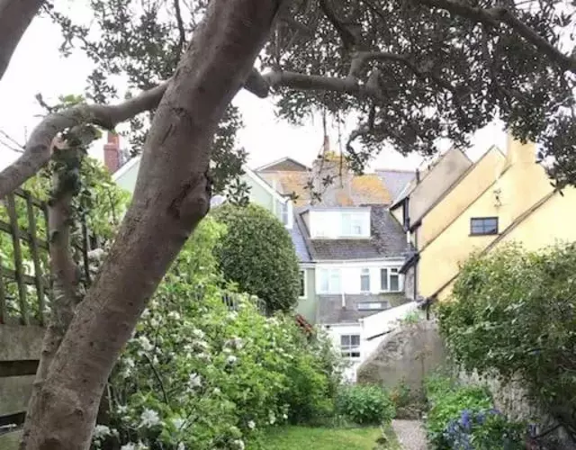 Fermaine, 50m from sea, garden, dogs, town centre