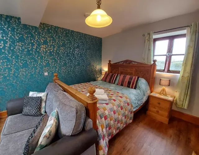 Studio Near Lyme Regis, Dog Friendly, Self Catering, Small Garden, Free Private Parking"