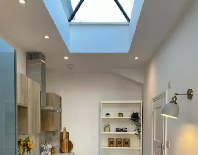 Sunny Studio with Parking and Private Entrance