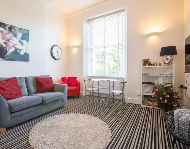 Cosy Flat in Victorian Villa- Parking & Garden