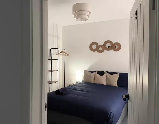 Waterloo modern private double room with shared amenities