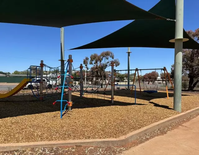 Park, Outdoor Gym, Sports Oval, 3 Queen Room House