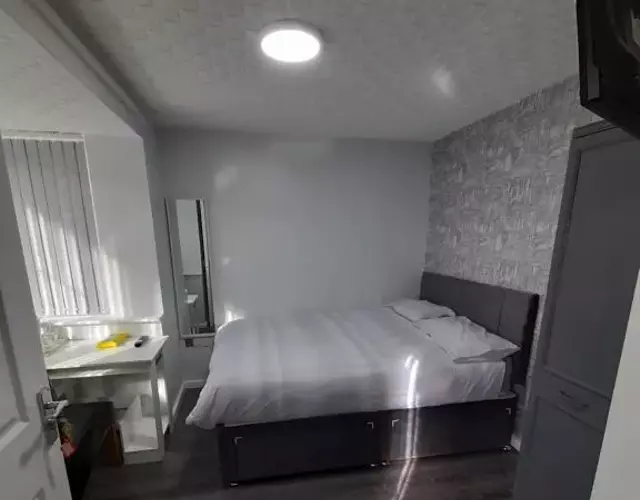 Glorious BnB Longbridge