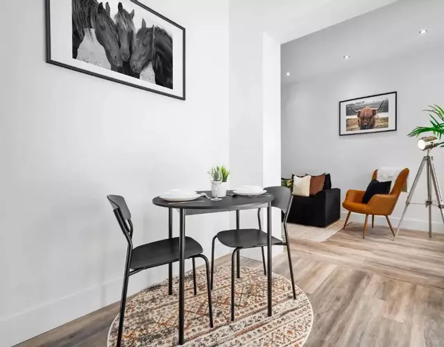 Stylish Apartment - Free Wifi & Netflix - On Street Parking - Double Bed - 49aG