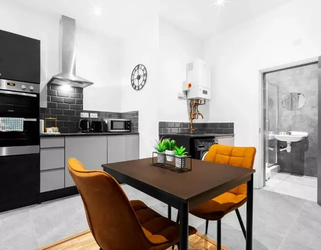 Stylish Apartment - Street Parking - Rowley Regis - Smart TV - Wifi - Netflix - 49G