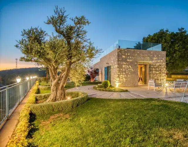 Red Oak House With Garden & Terrace in Assia, Batroun