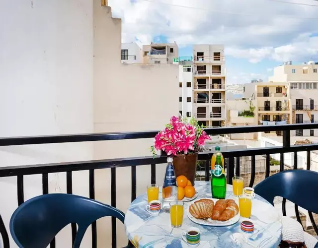 Seashells Apartments with terrace, just off the seafront in Bugibba - by Getawaysmalta