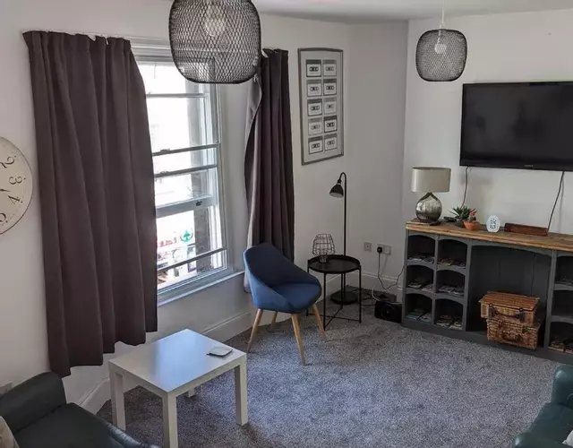 3- Bedroom modern,spacious apartment-Devon