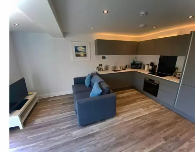 Rainbow View - Modern, central 1-bed flat, free on-site parking